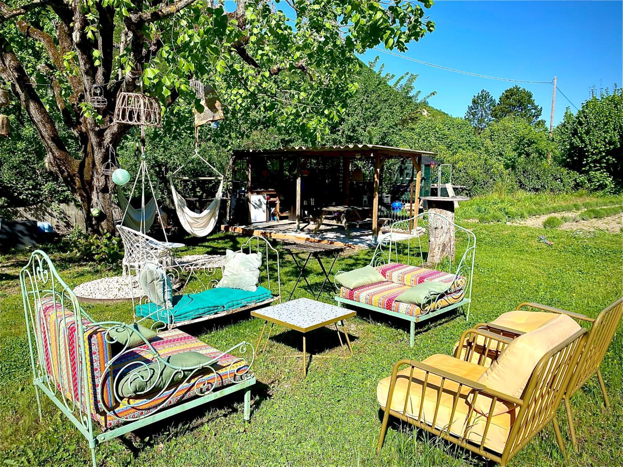 Mas De La Pauze Bed & Breakfast Reilhanette
